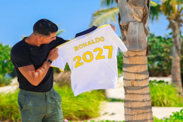 Cristiano Ronaldo renueva contrato con Al Nassr hasta 2027 | Video