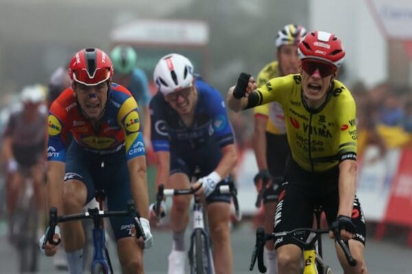 La Vuelta a España: Libra Vingegaard dura caída y conquista la Etapa 2 | Video