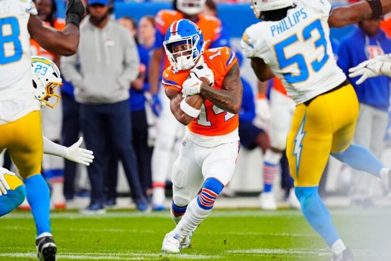 NFL-LOS-ANGELES-CHARGERS-DENVER-BRONCOS-040126.jpg