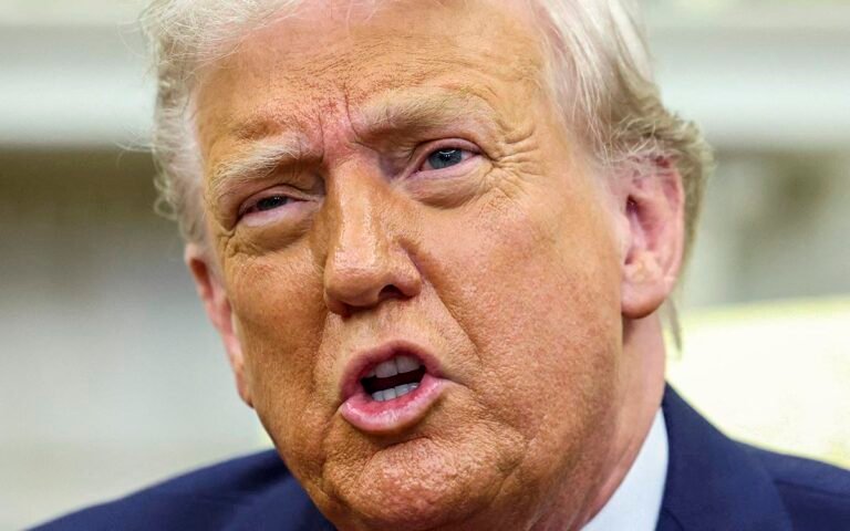 donald-trump-amenaza-close-rrts-12012026.jpg