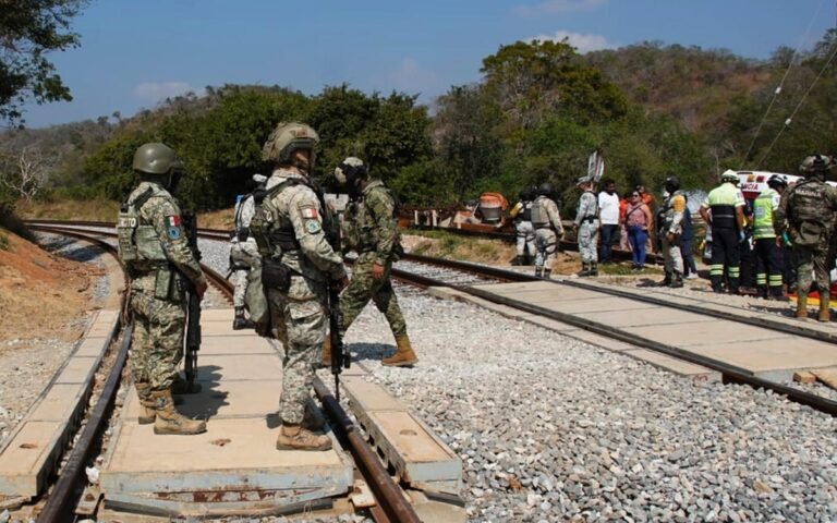 fgr-extraccion-caja-negra-locomotora-tren-interoceanico-oaxaca-14-muertos-descarrilamiento-02012026.jpeg