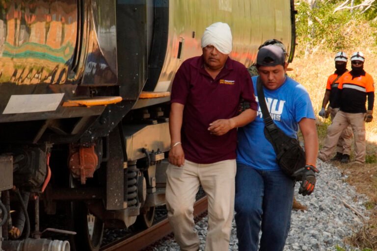 fgr-extraccion-caja-negra-locomotora-tren-interoceanico-oaxaca-14-muertos-descarrilamiento-2-2012026.jpeg
