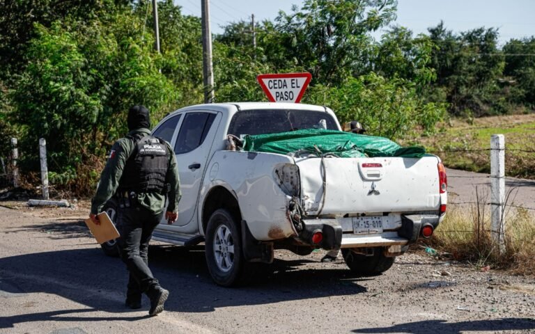 camioneta-abandonada-cinco-cuerpos-navolato-sinaloa-11022026.jpg