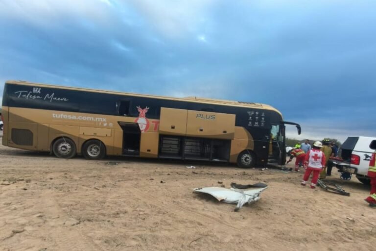 choque-camion-autobus-caborca-sonora-tufesa-130226-1.jpg