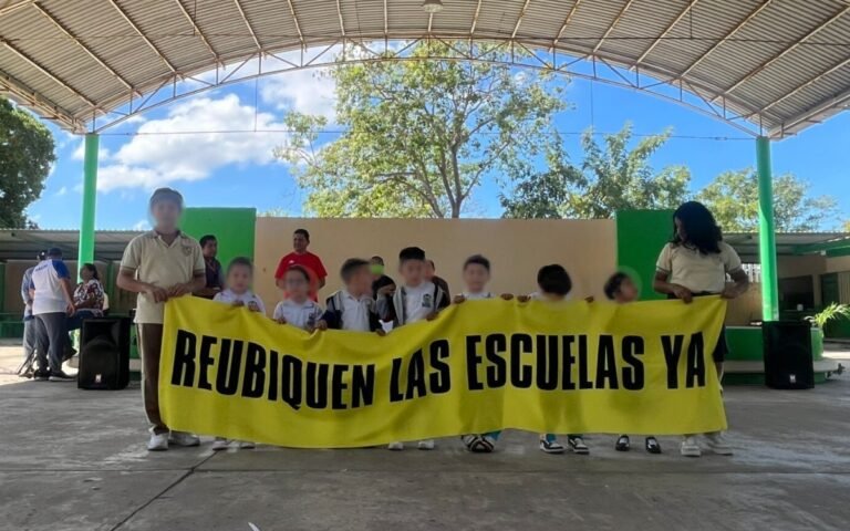 familias-exigen-reubicacion-escuelas-cercanas-refinerias-dos-bocas-tabasco-08022026.jpg