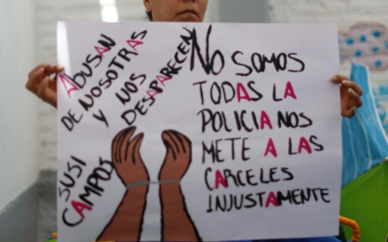 8m-carcel-calles-consignas-mujeres-carpetas-armadas-violencia-justicia-3-0602026.jpg