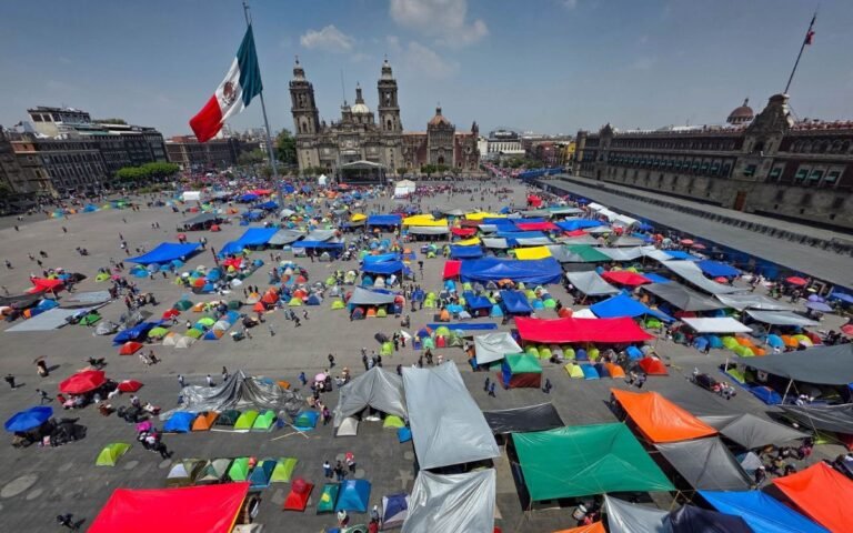 cnte-llega-zocalo-inicia-paro-de-72-horas.jpg