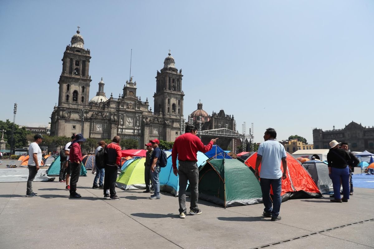 cnte-maestros-protesta-mundial-futbol-paro-nacional-zocalo-200326-1.jpg