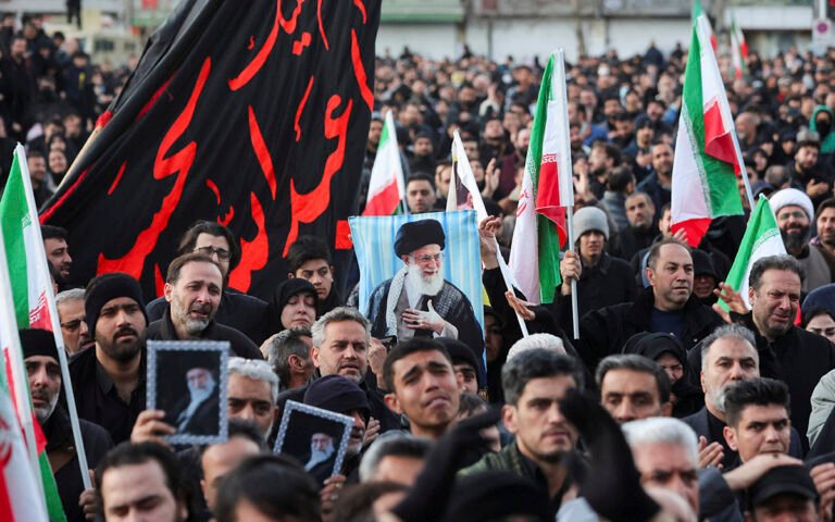 despiden-ali-jamenei-rts-02032026.jpg
