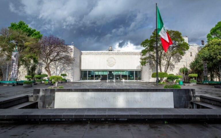 museo-nacional-de-antropologia-e-historia-escudo-azul-unesco.jpg