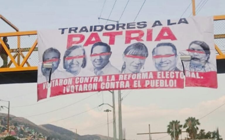 oaxaca-exhiben-lonas-diputadas-diputados-votaron-contra-reforma-electoral-sheinbaum-pardo-partido-tr.jpeg