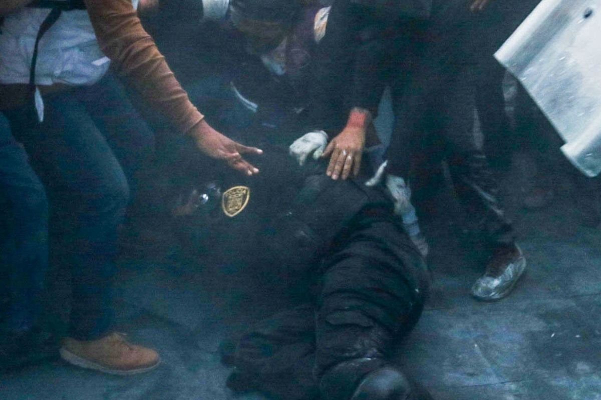 policias-heridos-marcha-2-de-octubre-zocalo-cdmx-031025-2.jpg