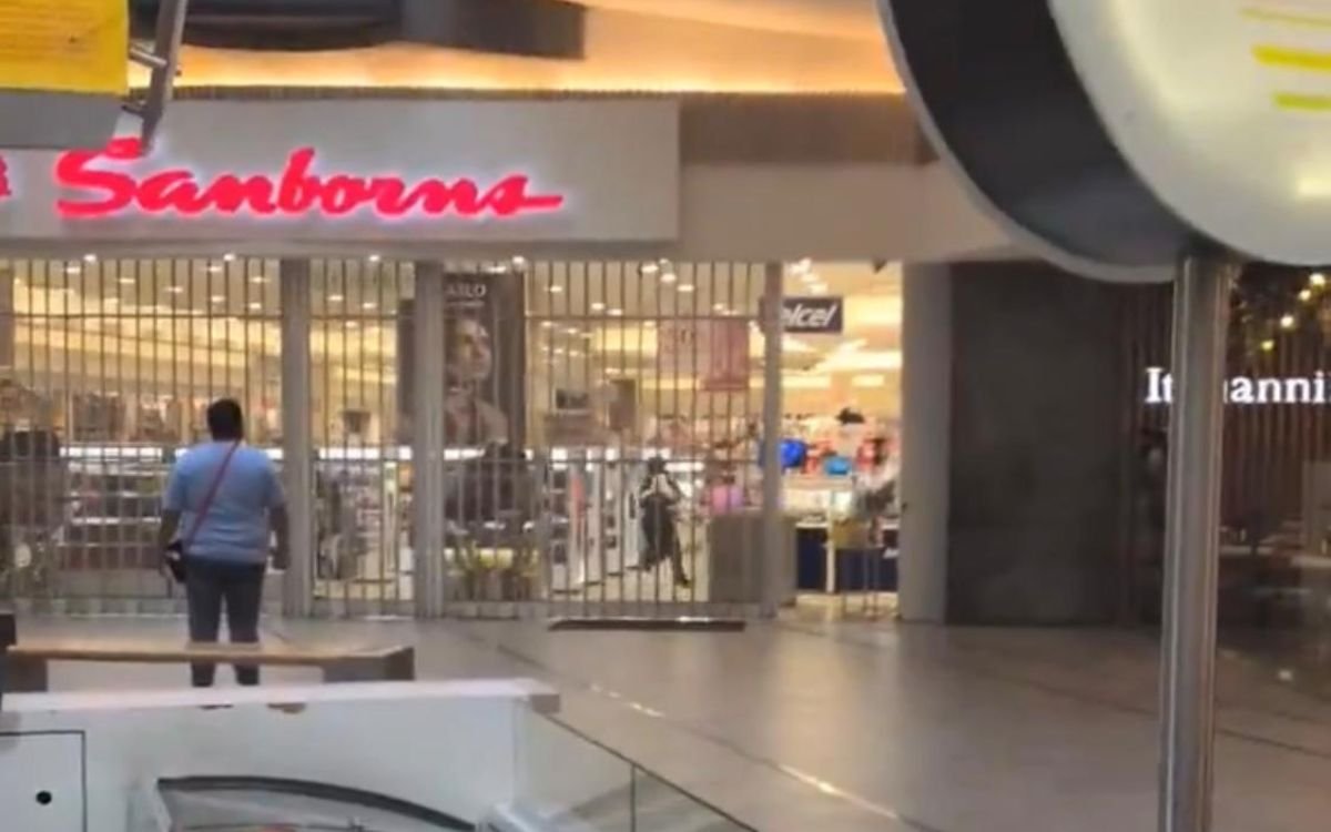 robo-benito-juarez-sanborns.jpg