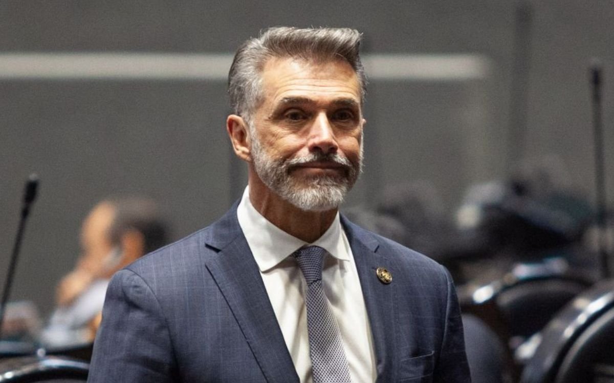 sergiuo-mayer-anuncia-refgreso-como-doputado.jpg