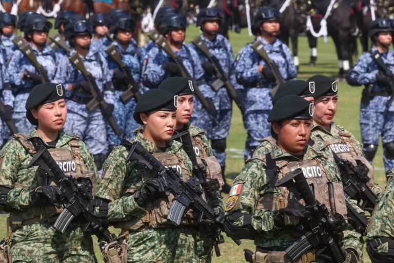 sheinbaun.dia-internacional-mujer-honores-fuerzas-armadas-080326-2.jpg