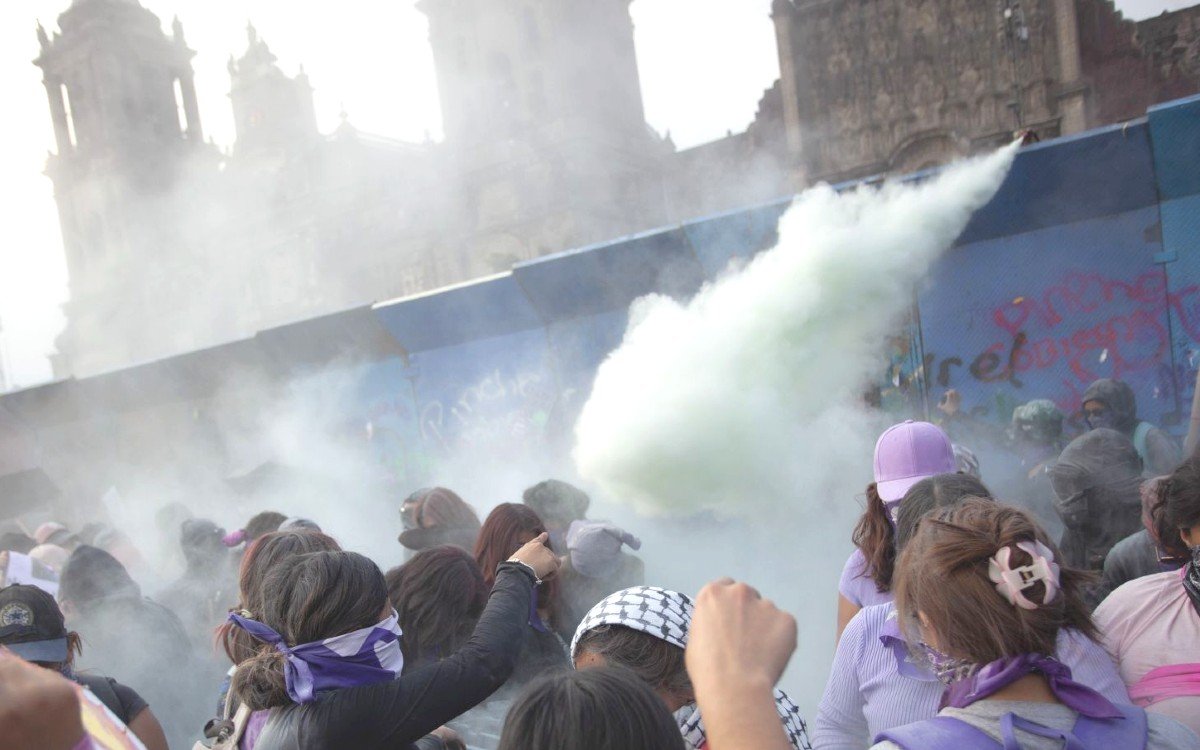violencia-zocalo-hombres-marcha-8m.jpg