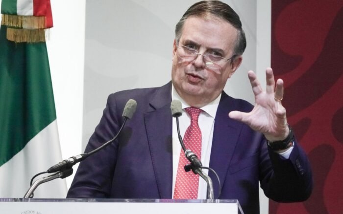 Abren investigación ‘automática’ a Marcelo Ebrard por albergar a su hijo en Embajada