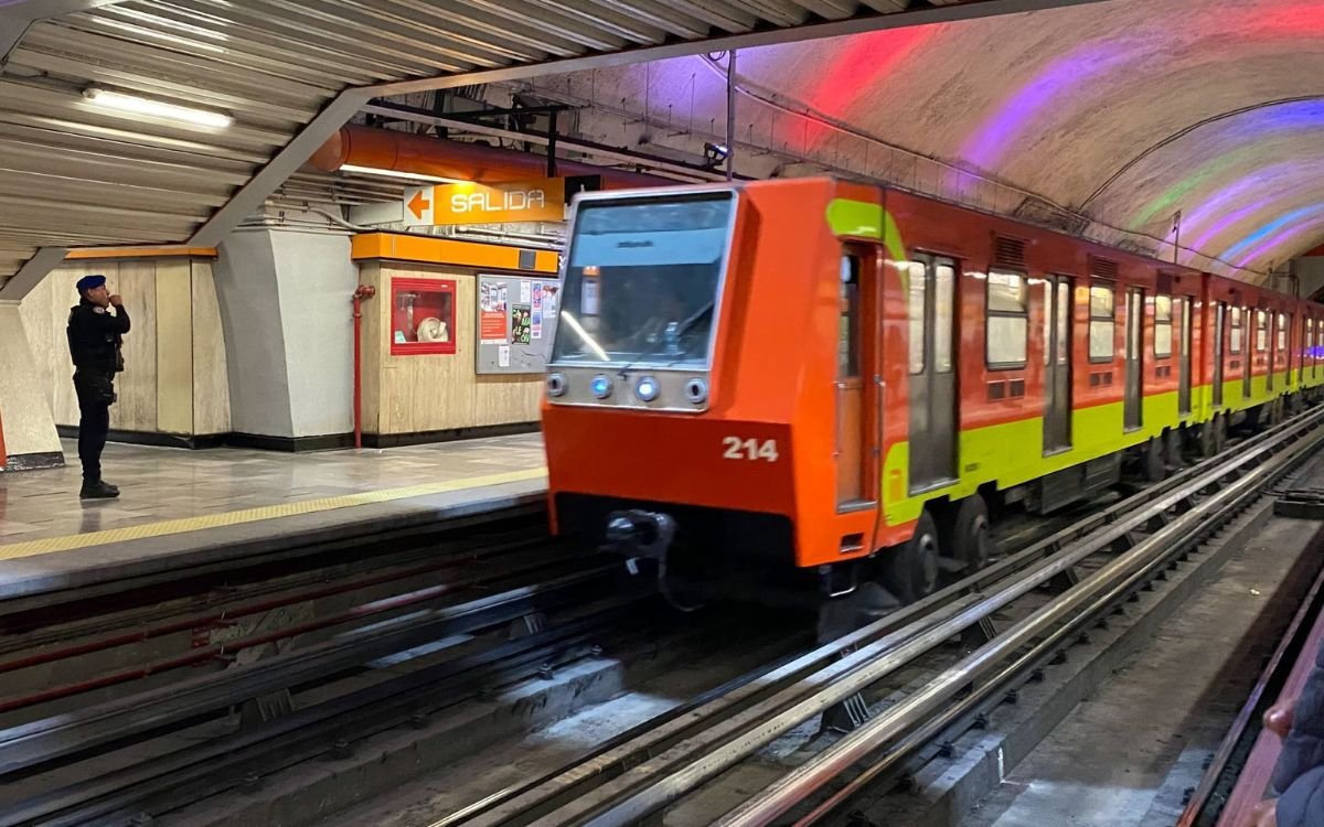cae-pareja-abandonar-bebe-metro-tacubaya.jpg