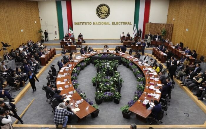 Funcionarios nombrados por Taddei y perfiles cercanos al gobierno avanzan en proceso del INE, advierte Alanís