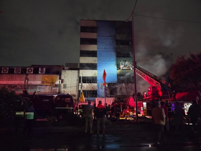 Incendio en inmediaciones del Mercado Sonora deja daños en inmuebles y puestos semifijos