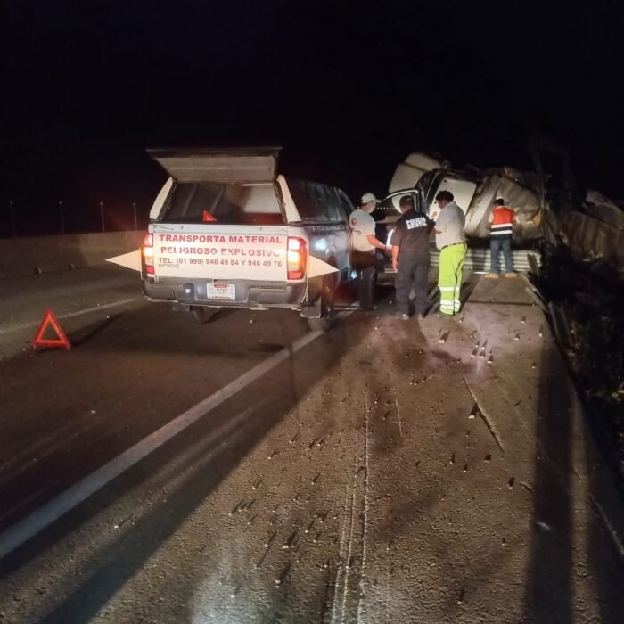 Yucatán | Volcadura de camión con explosivos provoca cierre en la Mérida-Cancún