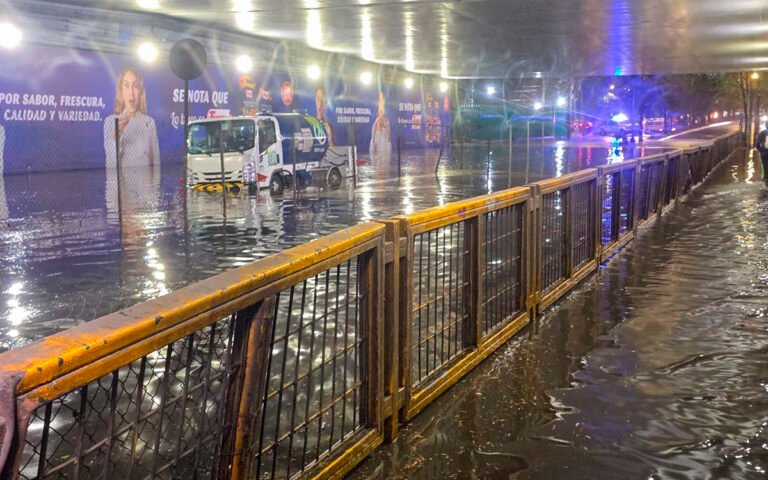 Aristegui en Vivo: Cancelan ‘megavacaciones’; detienen a operador del ‘señor de los buques’; lluvias colapsan CDMX (12/05/2026)