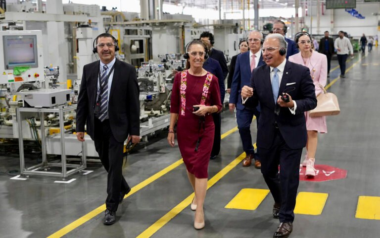 Aristegui en Vivo: Frenan ‘Perfect Day’ en Mahahual; Sheinbaum reclama extradiciones recíprocas; GM hará 80 mil autos más en México (20/05/2026)