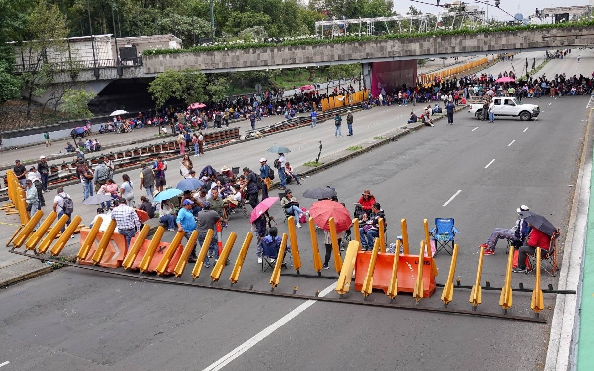 CNTE bloqueó Circuito Interior a la altura de Reforma por dos horas