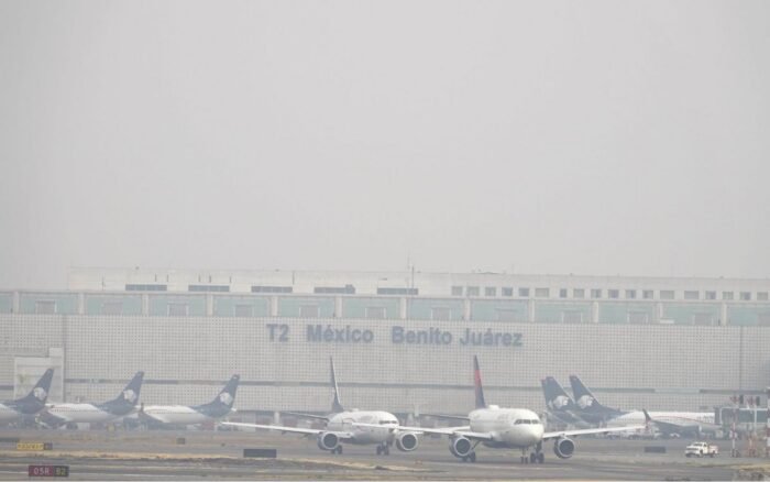 Controladores aéreos emplazan a huelga; denuncian reducción de sueldos y horas de trabajo extenuantes