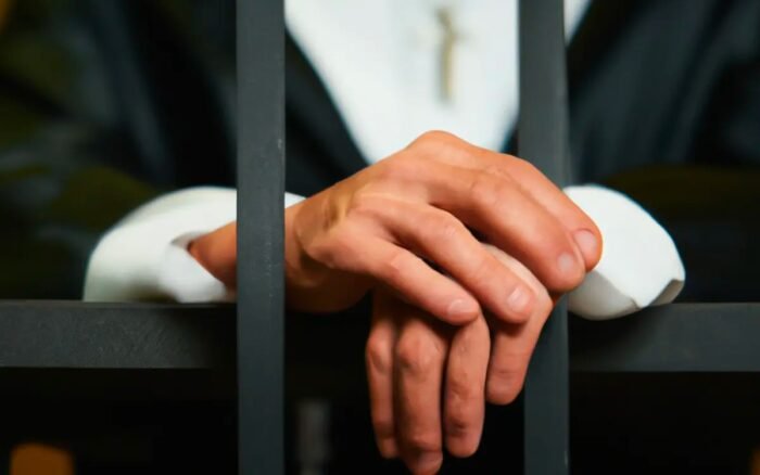 Edomex | Detienen a sacerdote por presunto abuso contra religiosa
