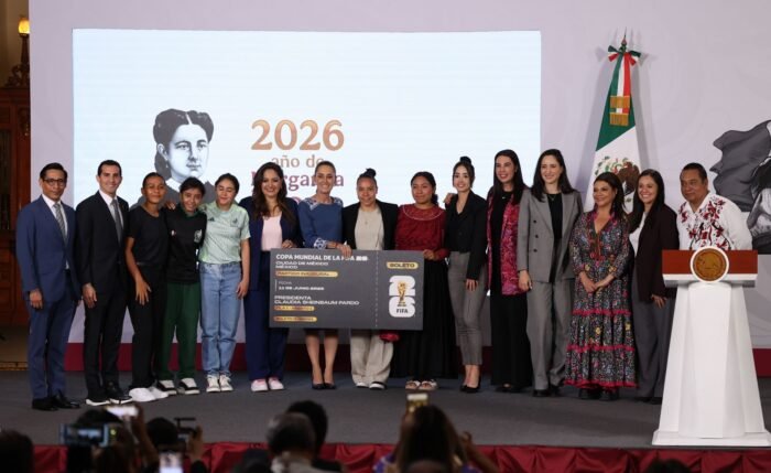 La mañanera de Sheinbaum | Estás son las 4 ganadoras de boletos para el Mundial cedidos por la Presidenta y Brugada