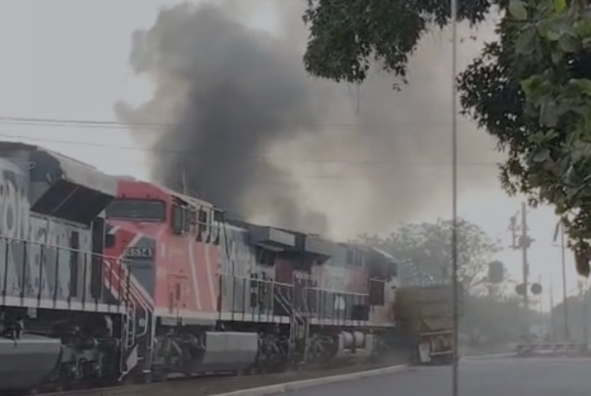 Narcobloqueos en carreteras y vías del tren dejan un muerto y 2 lesionados en Colima