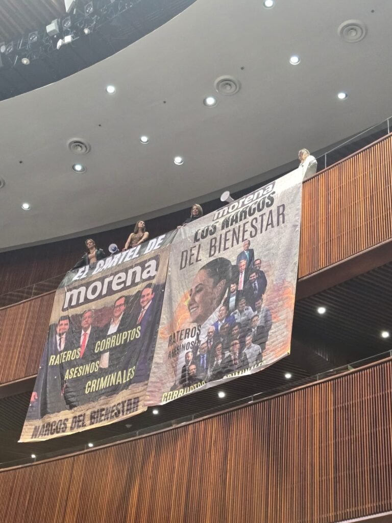 PRI coloca mantas sobre el ‘Cártel de Morena’… no salen en transmisión de Cámara de Diputados