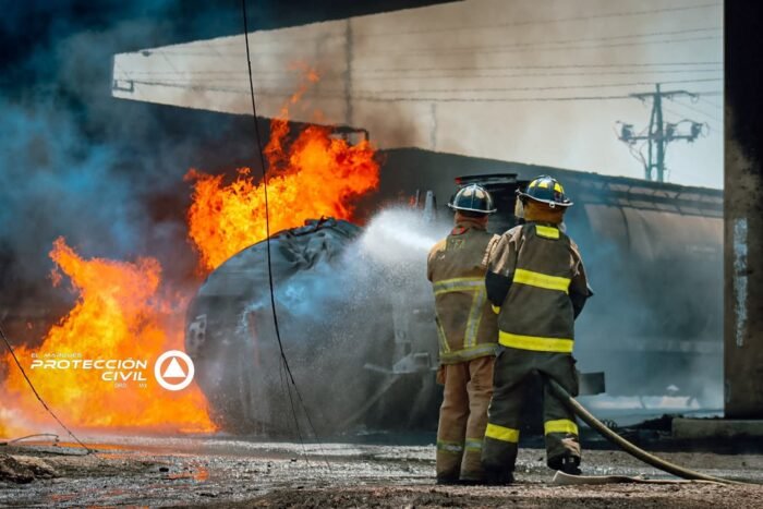 Querétaro | Choque entre tren y pipa deja 2 muertos