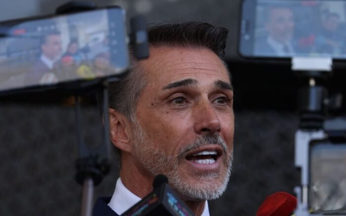 Sergio Mayer renuncia a Morena y partido lo veta de cualquier candidatura