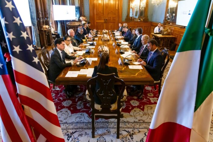Sheinbaum acuerda con secretario de Seguridad de EE. UU
