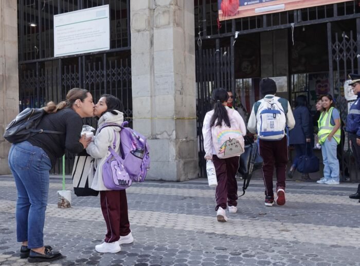Tras críticas, Mario Delgado revisará calendario escolar con estados