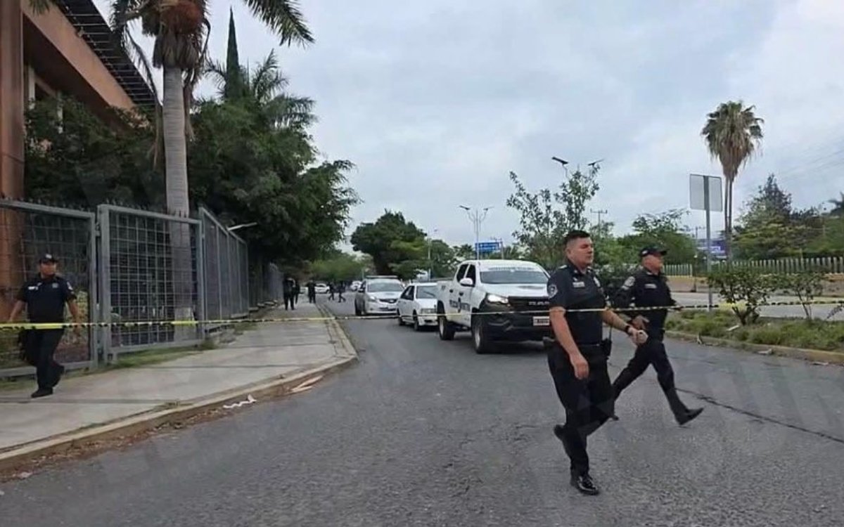 Abandonan cuatro cuerpos decapitados frente al Congreso de Guerrero