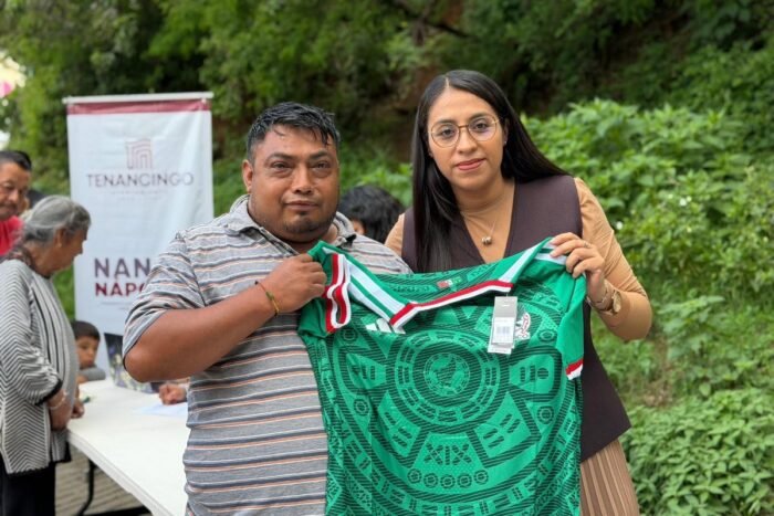 Alcaldesa de Tenancingo reparte playeras del Tri en plena investigación por supuesto autosecuestro