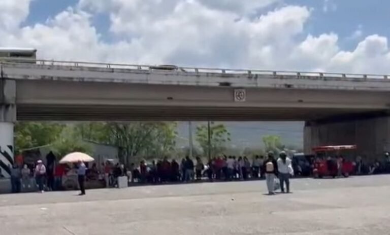 CNTE desquicia Oaxaca: toman terminal de abastecimiento y despacho de Pemex