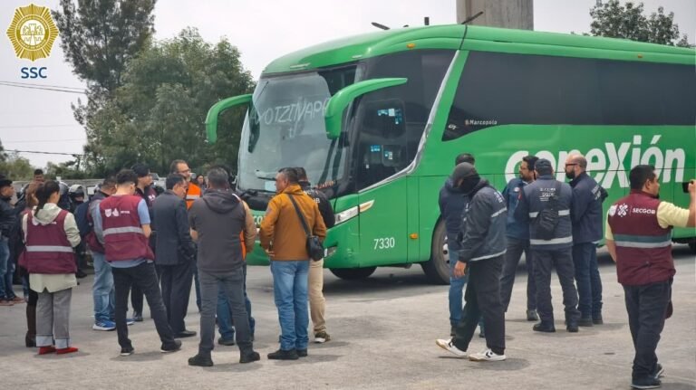 Decomisan 59 petardos a maestros y normalistas que arribaron a la CDMX para reforzar a la CNTE