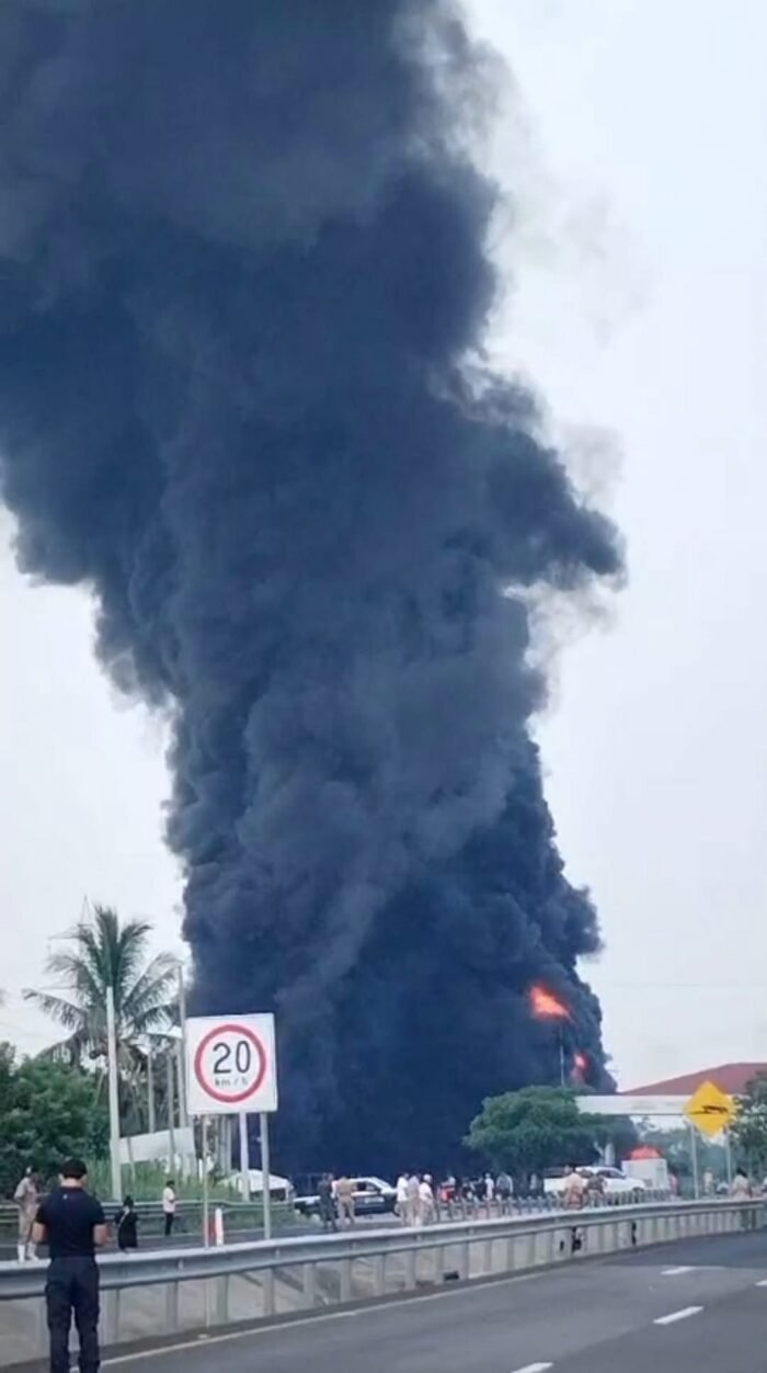 Explota pipa de combustible en la carretera Cárdenas-Coatzacoalcos
