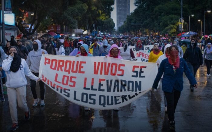 Familias exigen retomar investigación de 43 de Ayotzinapa a 12 años de su desaparición