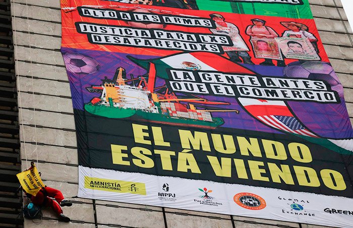 ‘La pelota vuelve a casa, ¿y nuestros hijos cuándo?’ colectivos llevan exigencia por desaparecidos a la Estela de Luz