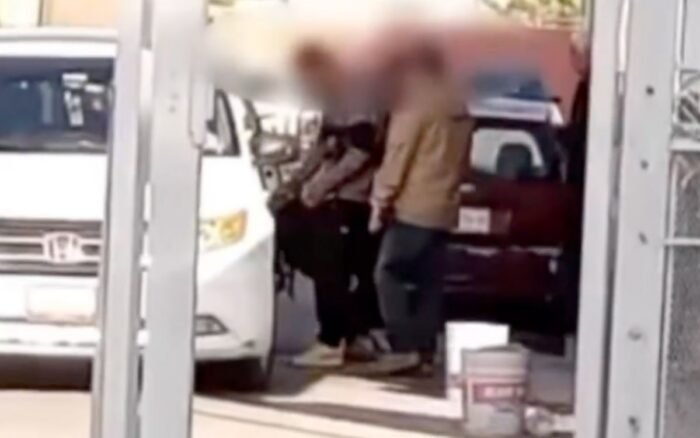 Se entrega hombre que retuvo a su familia en domicilio de Tecámac