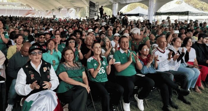 Sheinbaum decide no acudir al Fan Fest del Zócalo y acude al del Deportivo Los Galeana