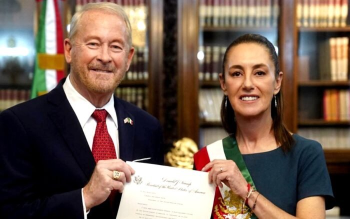 Sheinbaum pide a embajador Johnson no opinar sobre política interna