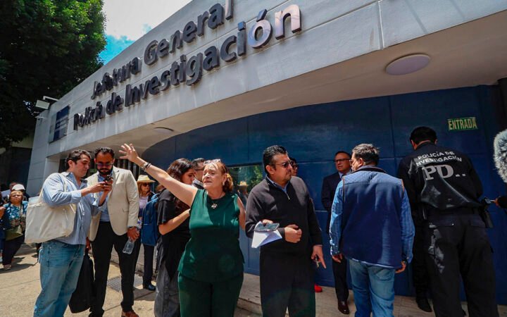 Aristegui en Vivo: Cerrarán todas las escuelas militarizadas; despojos en la CDMX; Kia invertirá 649 mdd (30/07/2026)