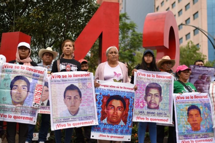 CNDH exculpa al Ejército y revictimiza a las familias: Padres de los 43 normalistas desaparecidos