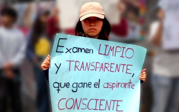 Estudiantes celebran repetir examen en la UNAM tras trampas con IA